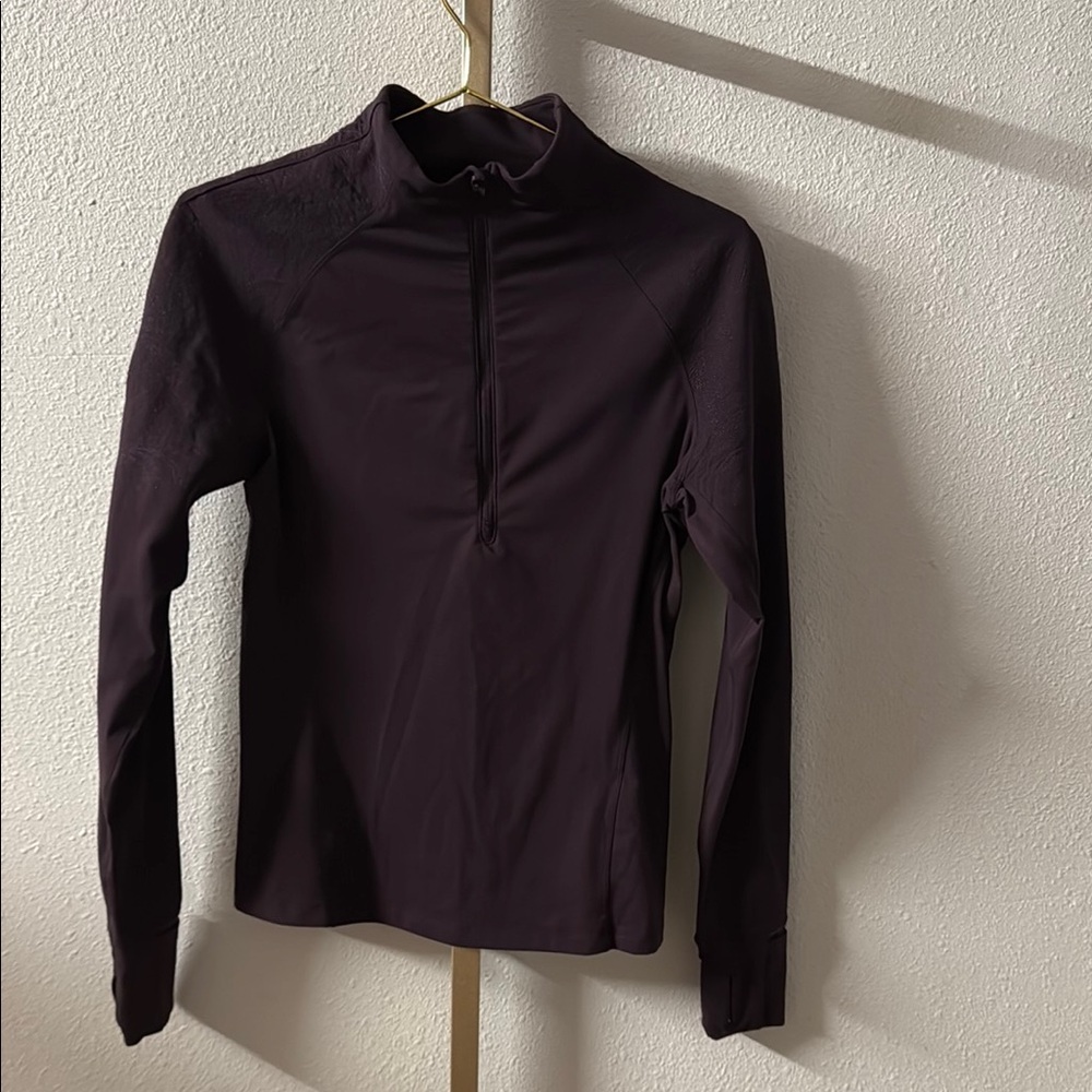 Lululemon Toasty Tech 1/2 Zip Size 6 with Gorgeous Sleeve Detail - Picture 3 of 12